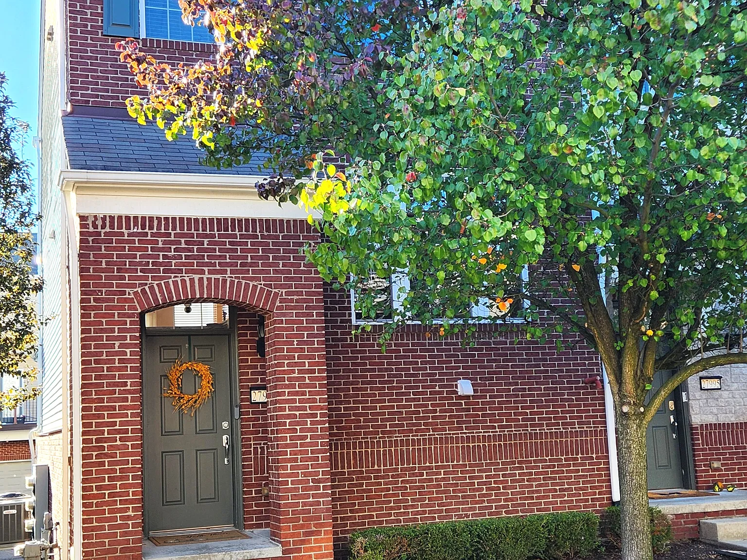 2 bed, 2.5 bath, 1518 sqft, $2,400 — Photo 2
