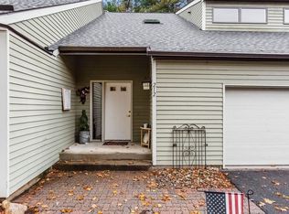 212 Fairway Vlg UNIT 212, Leeds, MA 01053