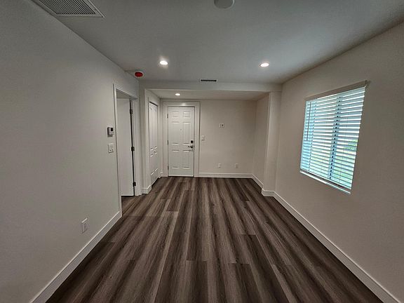 5th image of 419 W Broadway Unit A