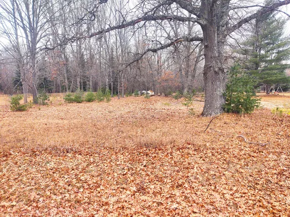 Iroquois Dr, Atlanta, MI 49709