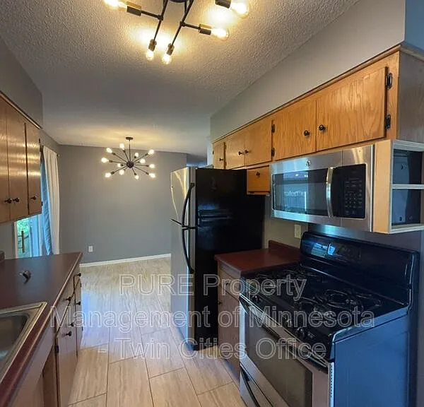 1617 Flag Ave N — Photo 3