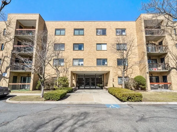41 Centre St APT 303, Brookline, MA 02446