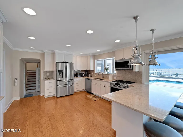 340 Bay Ln — Photo 52