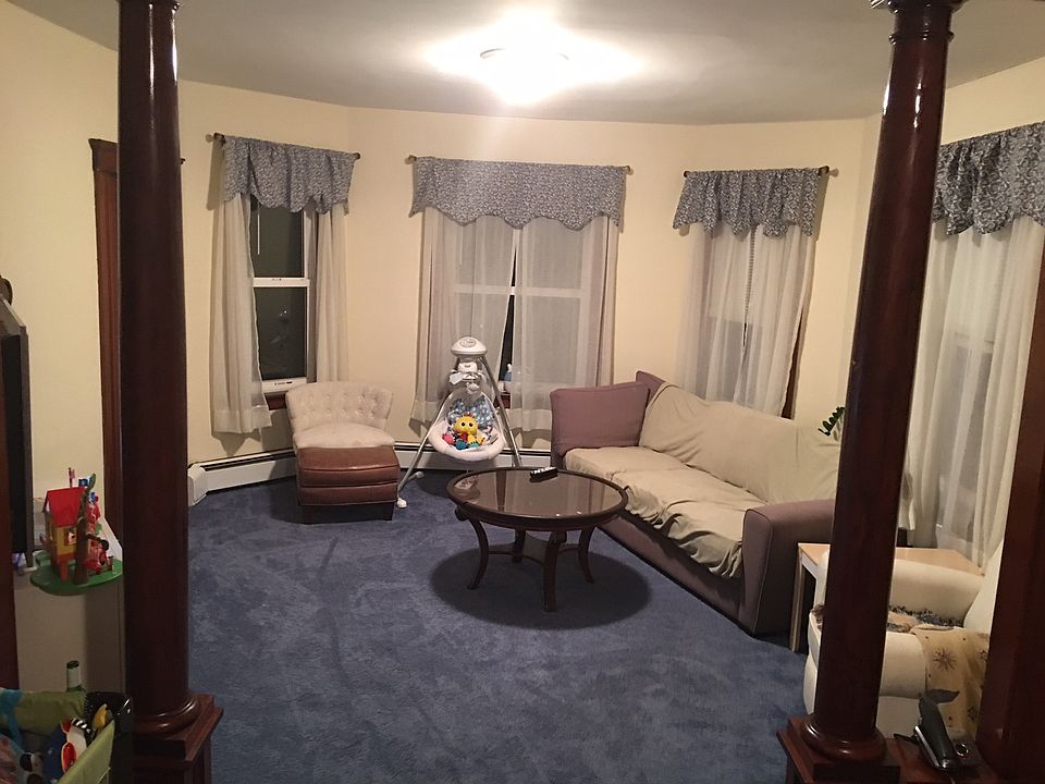 2nd image of 92 Mount Vernon St