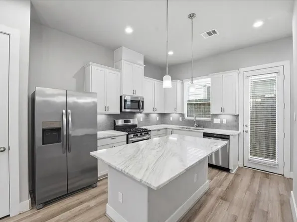 9020 Lonestar River Ln, Houston, TX 77080