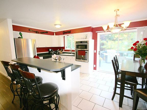 4th image of 1516 E Satre Ave #1/2