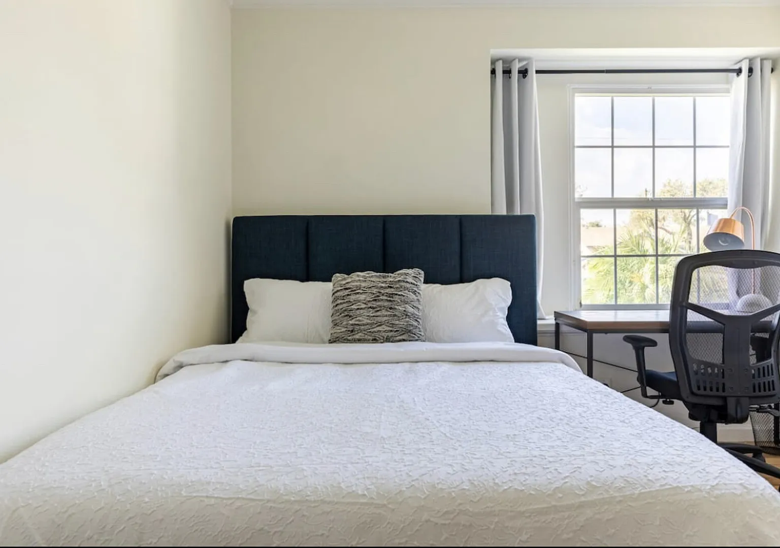McPickle Home: Cozy Furnished Living Space Near Major Attractions — Photo 4