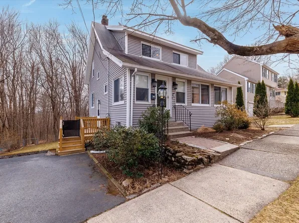 21 Brewster Rd, Worcester, MA 01602