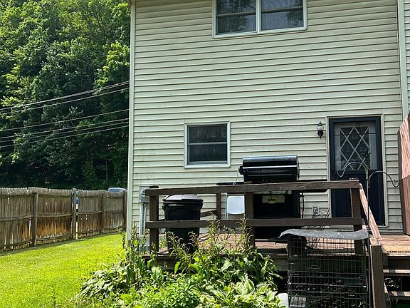 3rd image of 559 Old Bluefield Rd