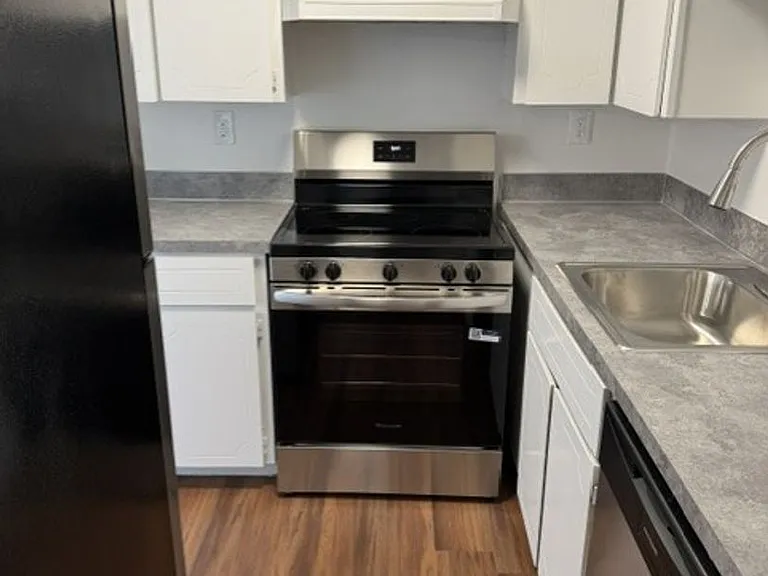 2512 Bayview Apartments — Photo 17