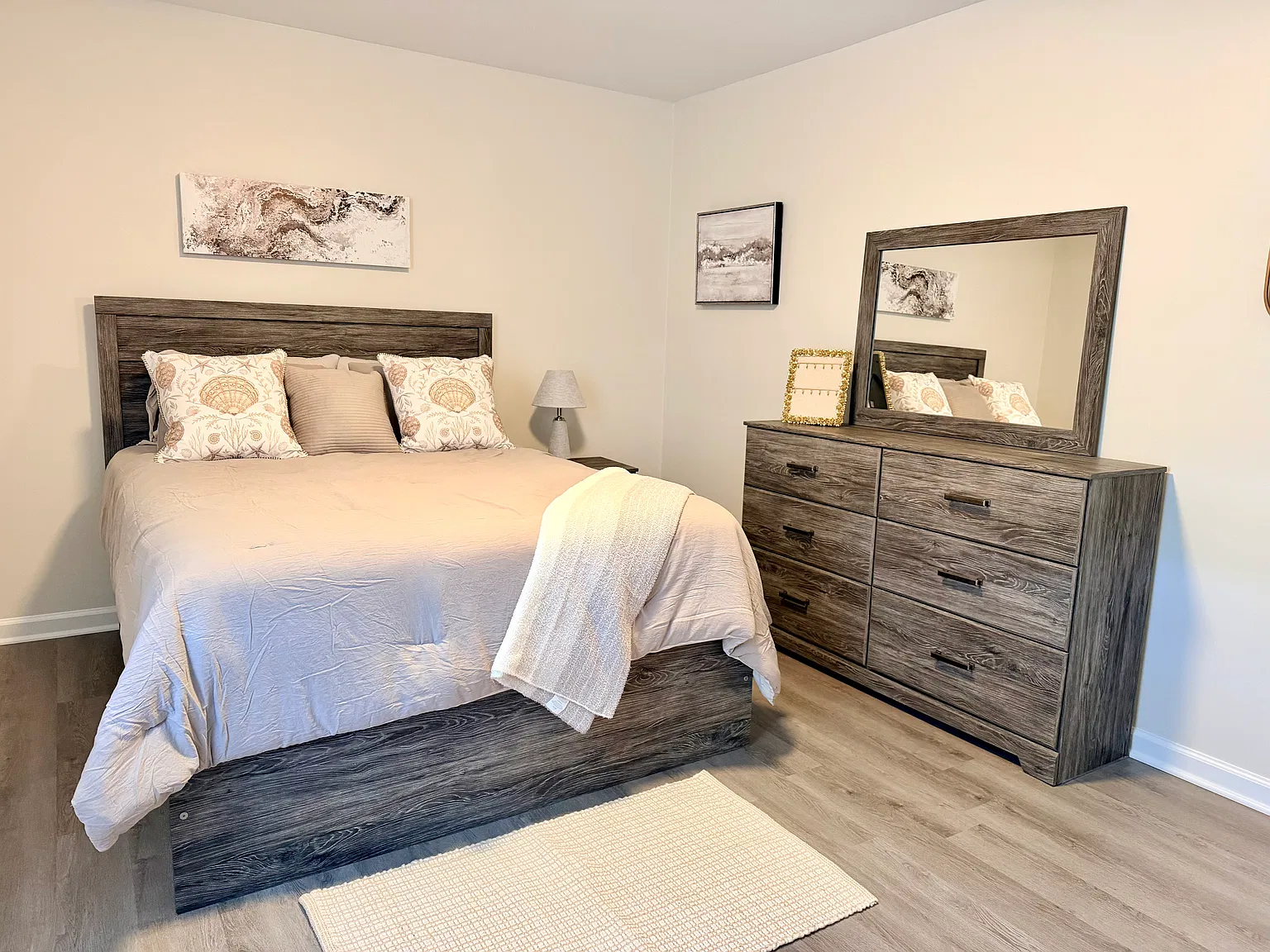 2 bed, 936 sqft, $2,499 — Photo 1