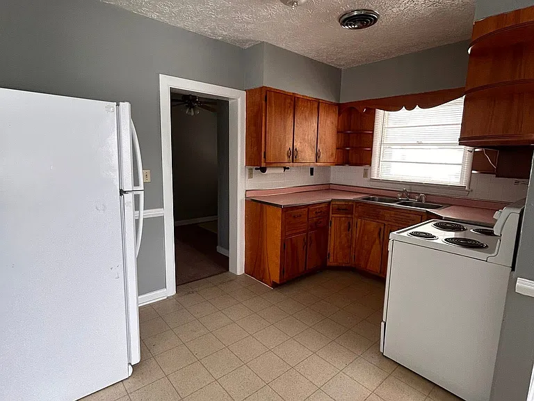 62 Rose Rd — Photo 2