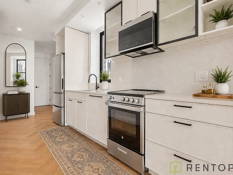 106 Fleet Pl #3B — Photo 3
