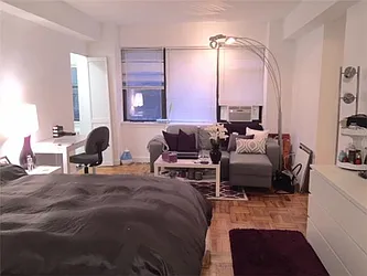 Rented by R New York