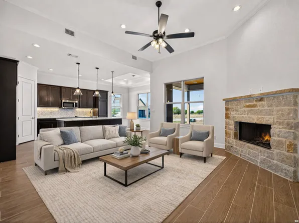 111 John T Court, Castroville, TX 78009