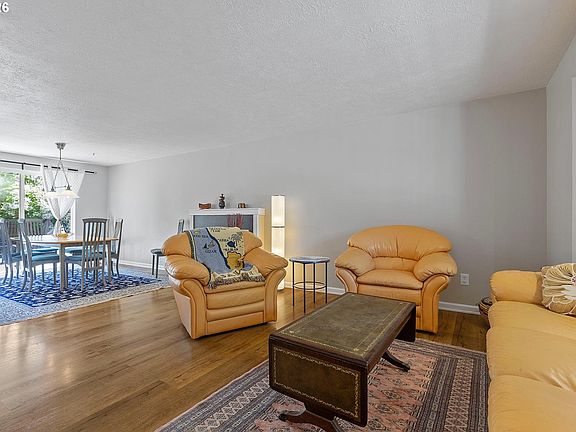 2nd image of 570 SW Honeysuckle Ct