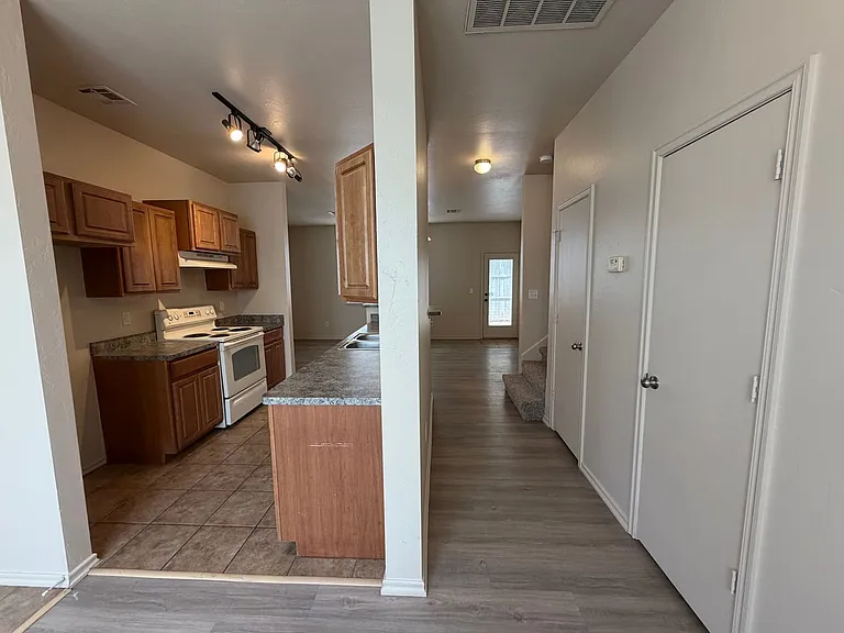 200 Chalmette Dr — Photo 4