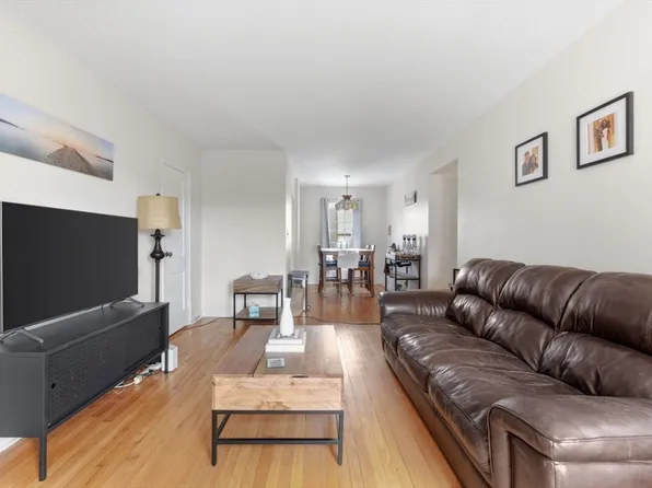 9 Lennon Ct APT 13, South Boston, MA 02127