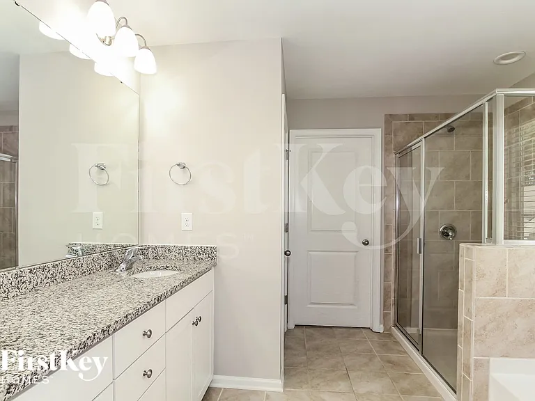3940 Lake Breeze Dr — Photo 10