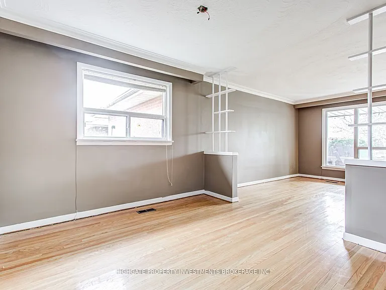33 Paulvale Cres #UPPER — Photo 10