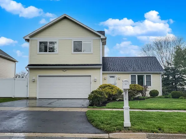 900 Ashford Ln, Westmont, IL 60559