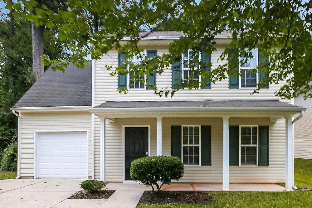 4 bed, 2.5 bath, 1462 sqft, $1,825 — Photo 1