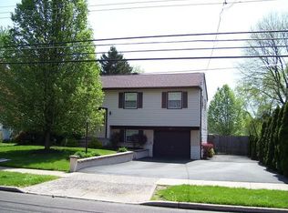 827 Newtown Rd, Warminster, PA 18974