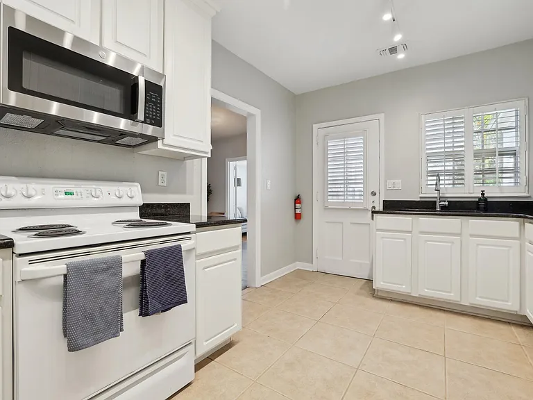 1003 W Princeton St — Photo 8