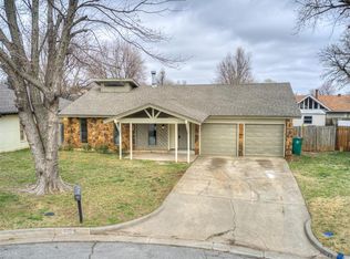 8209 Crestline Ct, Oklahoma City, OK 73132