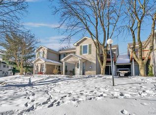 942 Saybrook Dr, Waterford, MI 48327