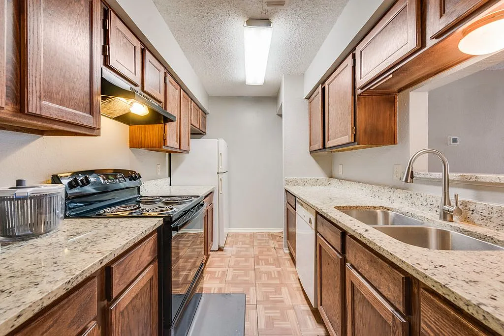 600 Grand Avenue,Arlington,TX-76010 — Photo 4