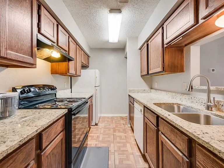 600 Grand Ave #112 — Photo 4