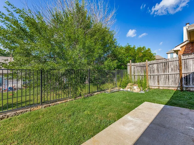 2728 Tangerine Ln — Photo 25