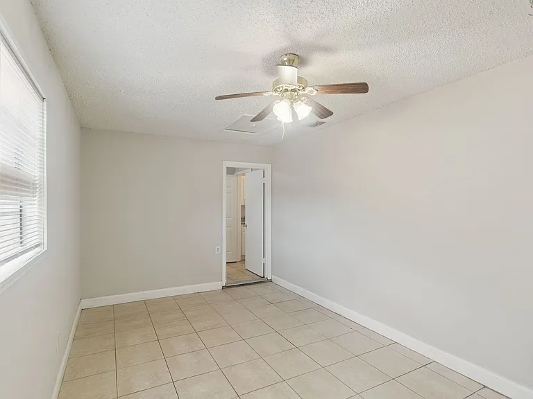 2853 Sanford Ave — Photo 8