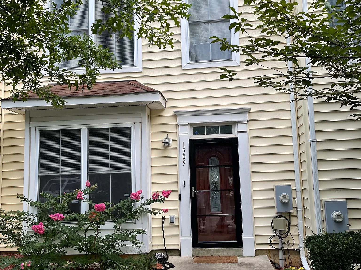 5 bed, 2.5 bath, 2160 sqft, $3,500 — Photo 2