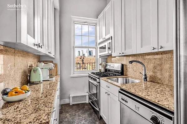 Sold by Sotheby's International Realty | media 6