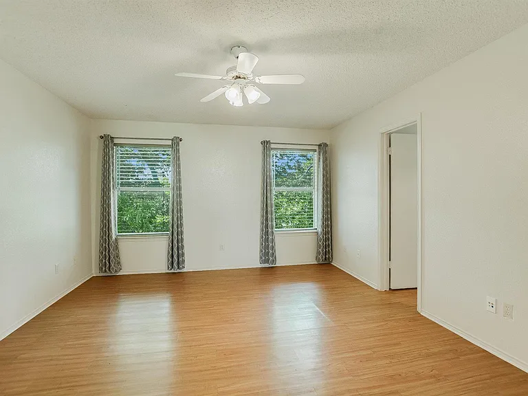 13917 Maricella Ln — Photo 11