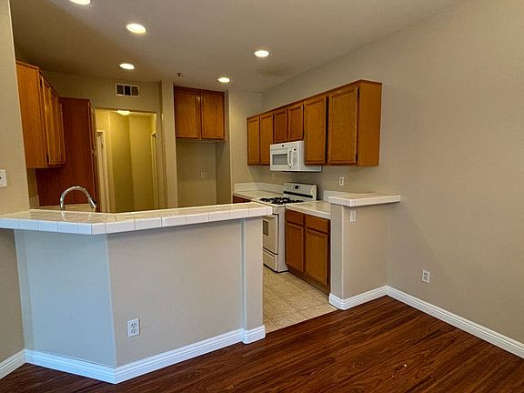 5th image of 39862 Millbrook Way Unit B