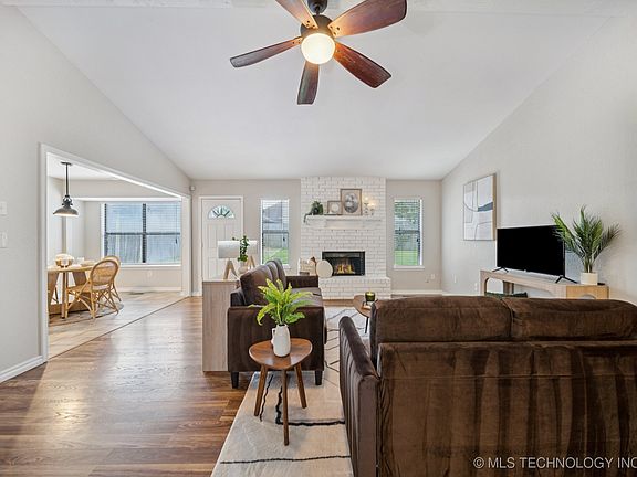 4th image of 3001 W Atlanta Ct