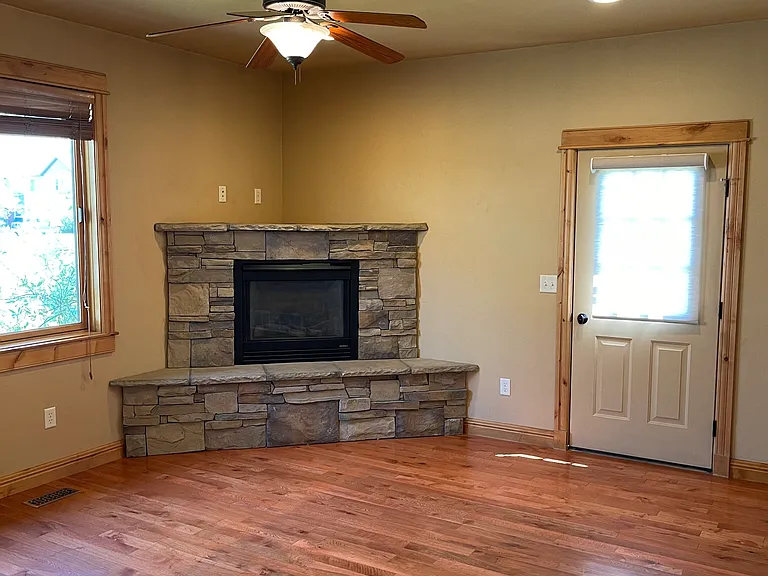 905 Saxon Way #D — Photo 30