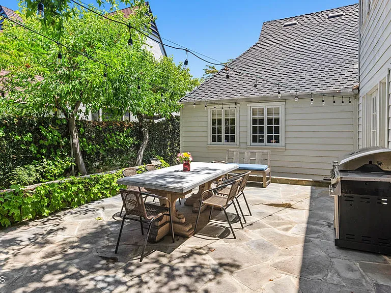 840 Victoria Dr — Photo 9