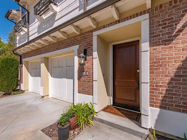 138 Mayflower St — Photo 3