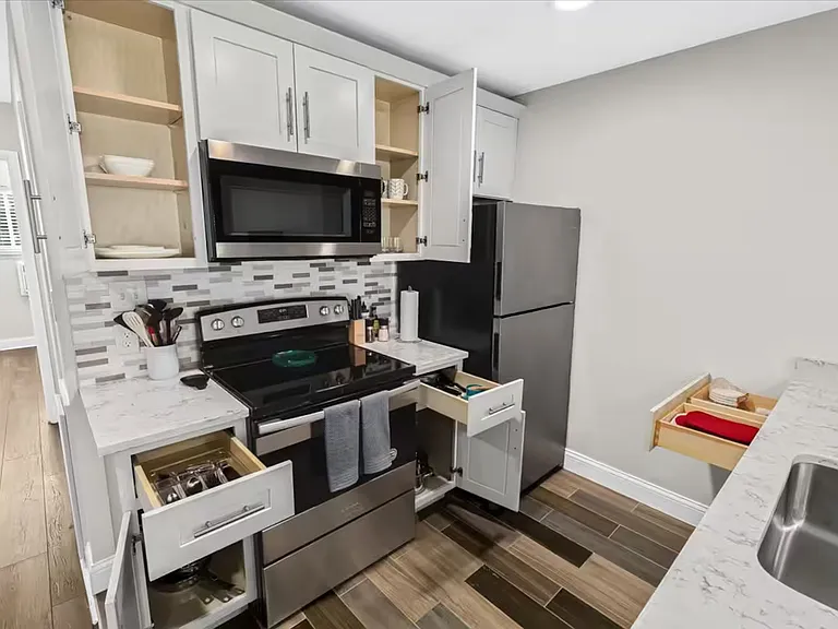 Royal Oak Place Apartments — Photo 6