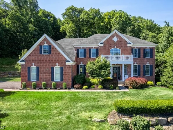 32 Chancellor Way, Washington Twp., NJ 07853