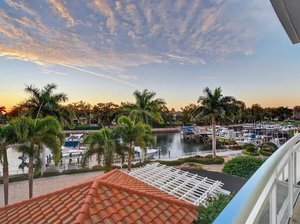 1325 Snell Isle Blvd NE Unit 302, Saint Petersburg, FL 33704