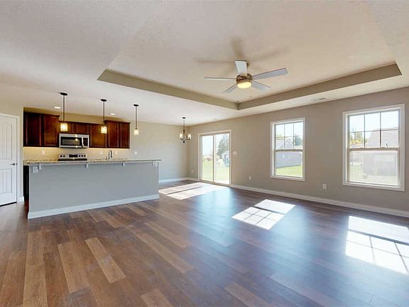 4th image of 308 E Quail Dr