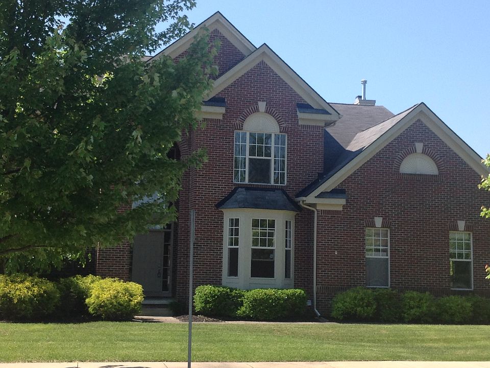 1st image of 47785 Lindenhurst Blvd #38
