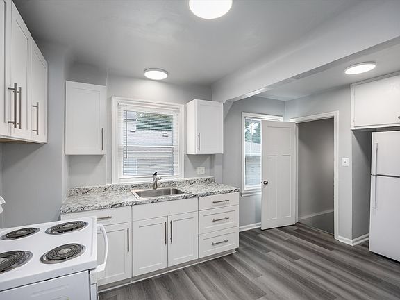 5th image of 22911 Hayes Ave APT 1