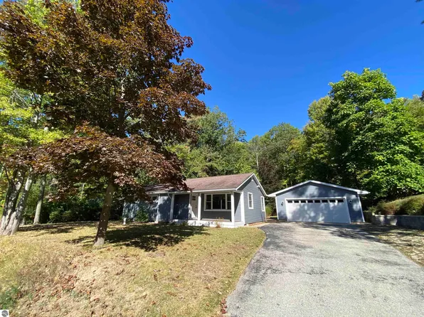 2839 Holiday Rd, Traverse City, MI 49686