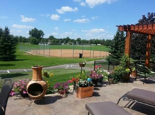 10975 Brittany Dr, Champlin, MN 55316